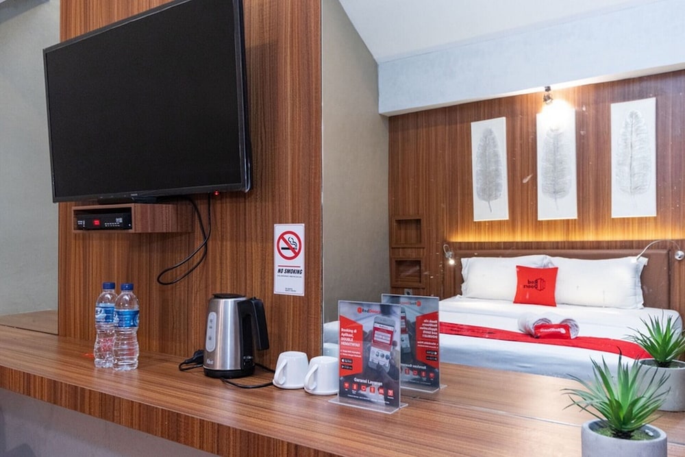 Premium Room (RedDoorz) - Photo 5