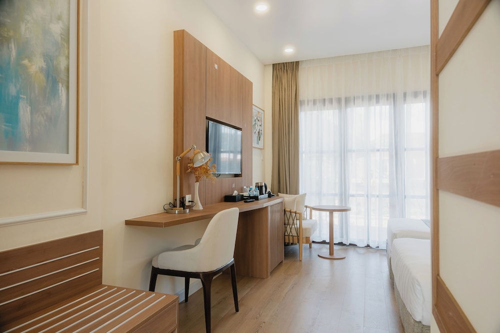 Deluxe Double Room Single Use, 1 Bedroom, Non Smoking, Lake View - Photo 7