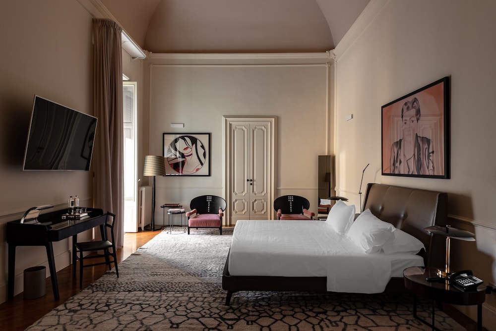 Deluxe Suite, 1 King Bed photo 1