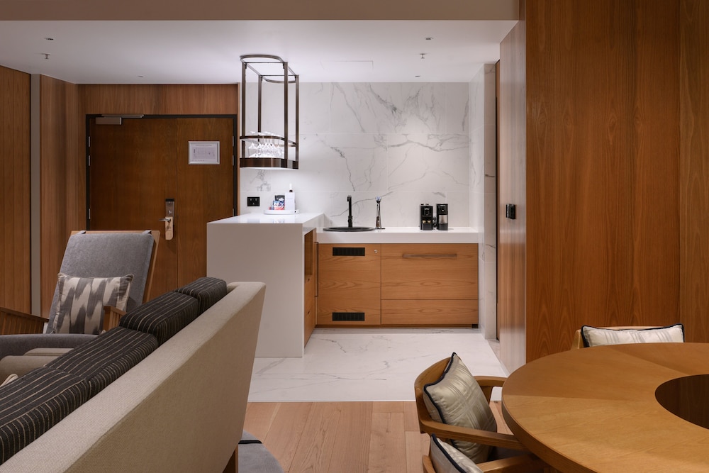 Suite, Club Lounge Access, Harbor View (Derwent)