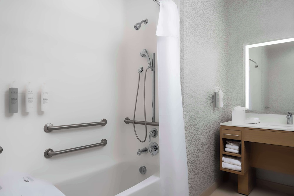 Studio Suite, 1 King Bed, Accessible, Bathtub - Photo 1