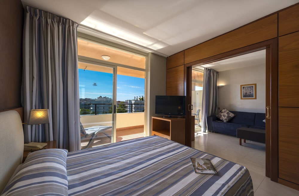 Suite, Balcony (3 adults and 1 child)
