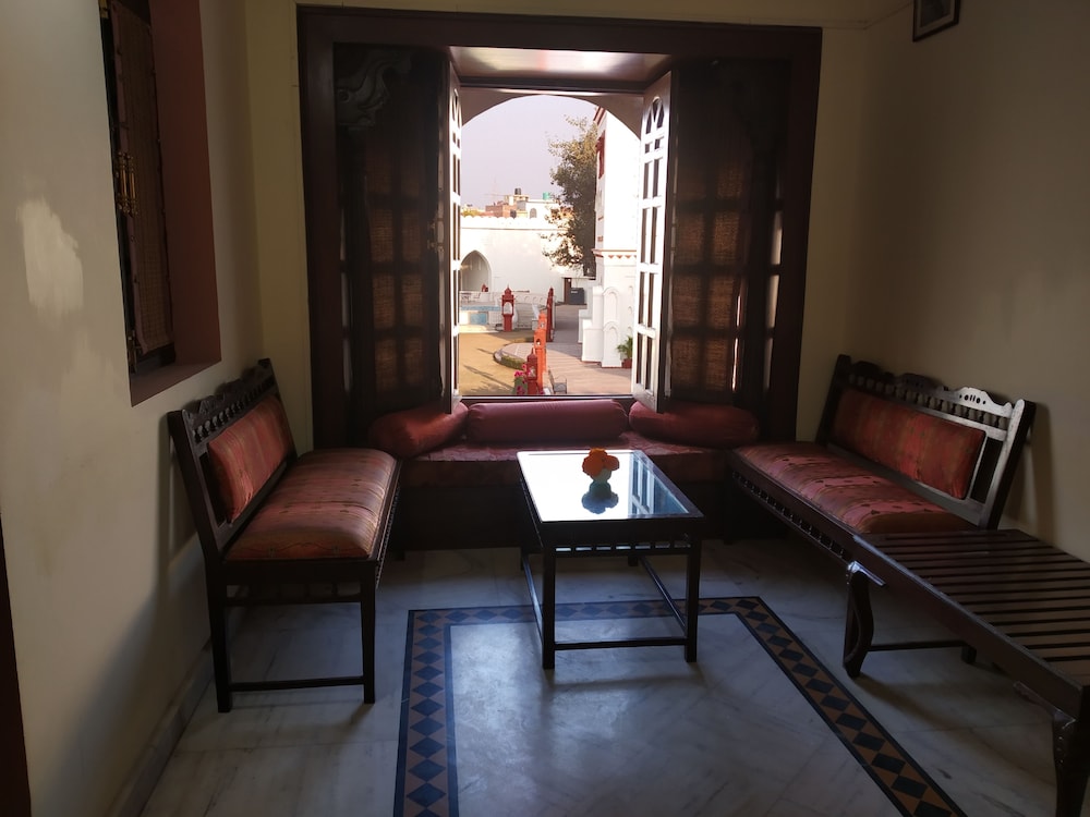 Royal Room - Photo 2