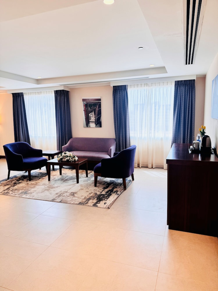 Junior Suite, 1 King Bed - Photo 11