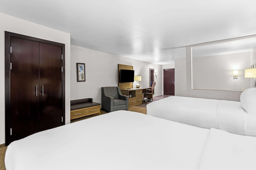 Suite, Multiple Beds, Non Smoking (Upgrade) photo 3