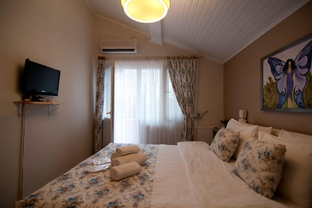 Standard Double Room photo 3