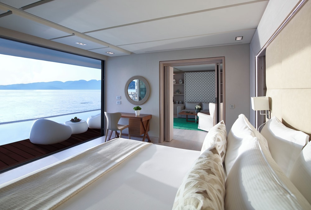 Presidential Bungalow Suite Waterfront Private Pool
