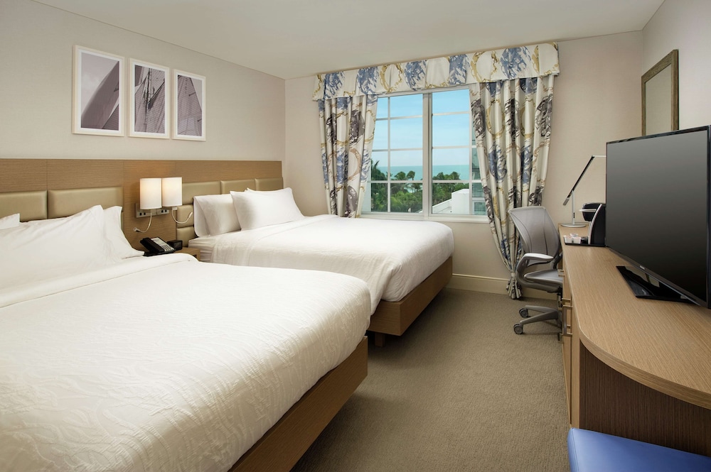Room, 2 Queen Beds, Accessible (Roll-In Shower)
