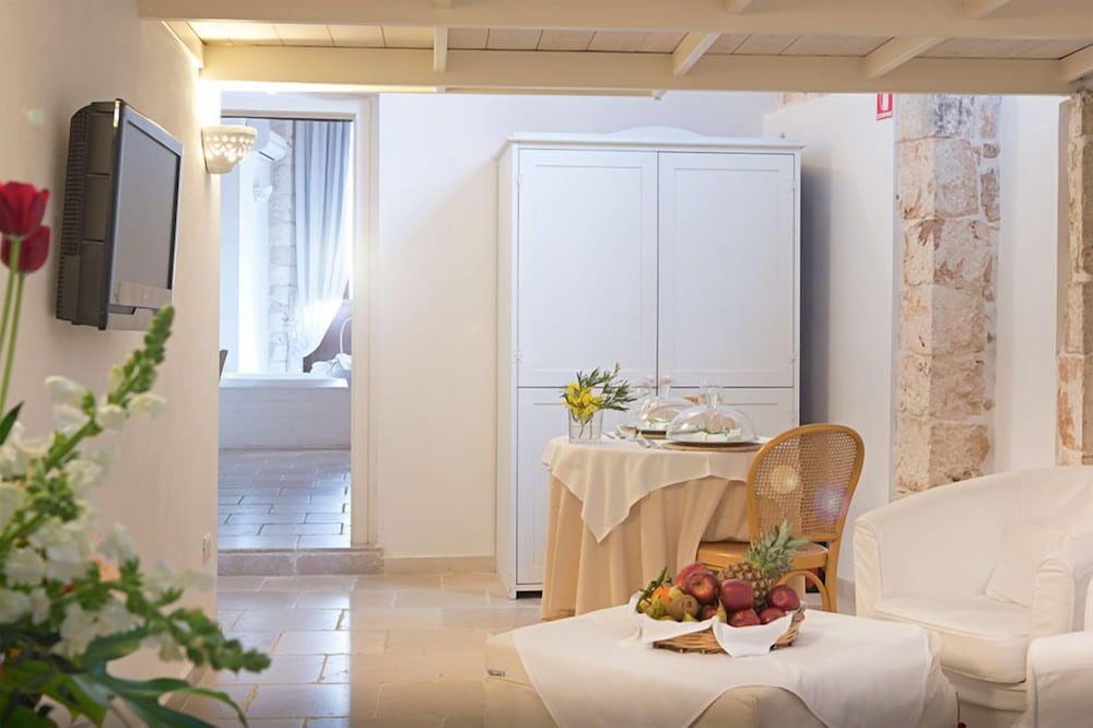 Deluxe Suite - Photo 6