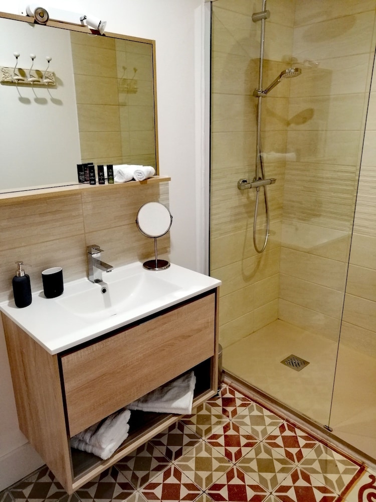 Romantic Suite, Private Bathroom, Park View (Amoureuse) photo 3