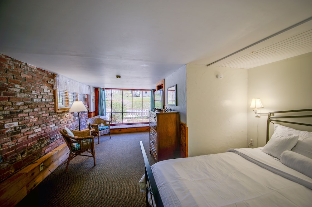 The Carriage House photo 2
