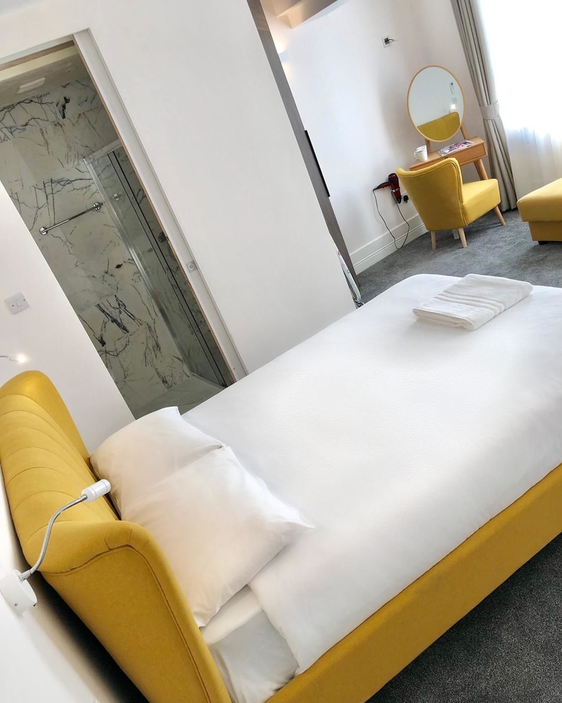 Family Apartment, Ensuite (Street View) photo 1