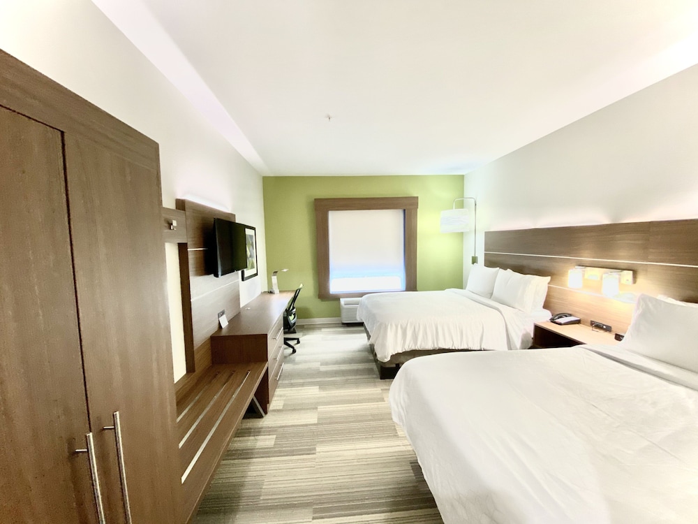 Standard Room, 2 Queen Beds photo 1