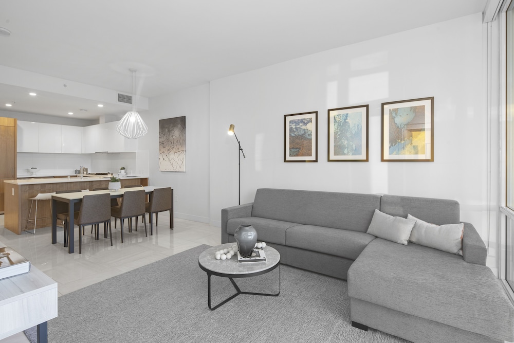 Suite, 1 King Bed with Sofa bed (One Bedroom Suite & Office) thumbnail 6