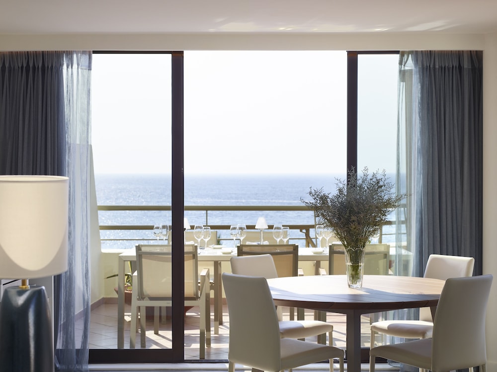 Rodian Suite, Sea View