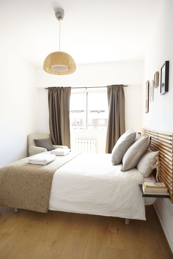 Apartamento, 3 habitaciones, balcón, vista a la ciudad