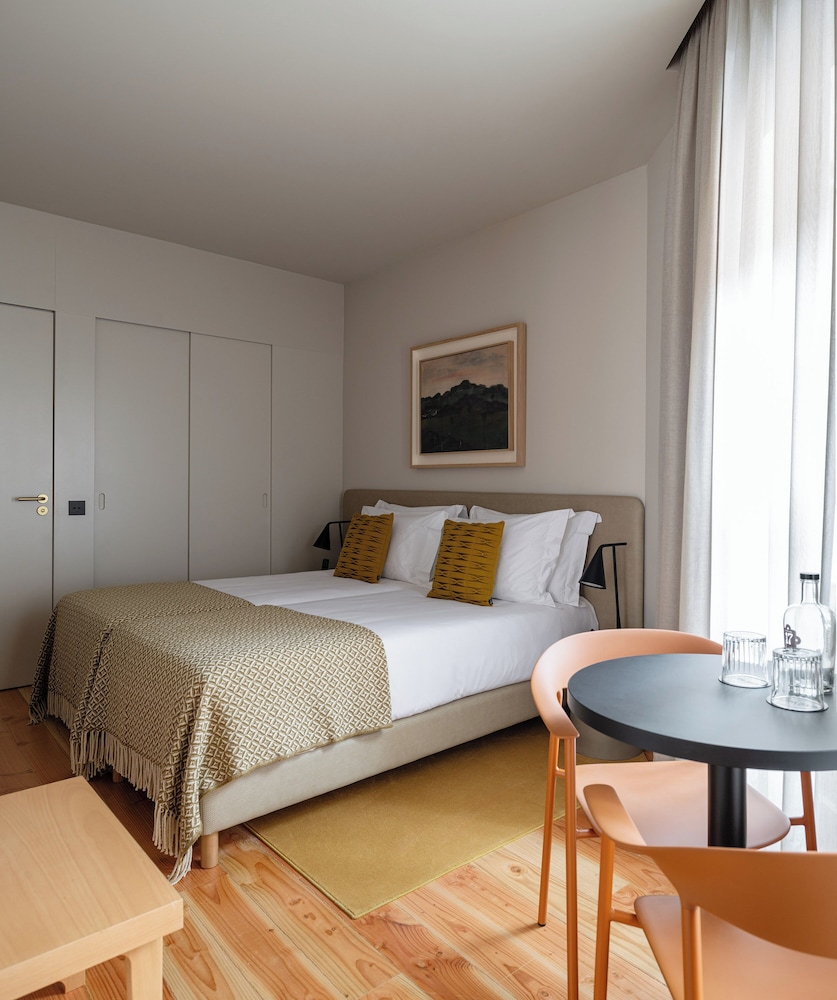 Twin Room, City View