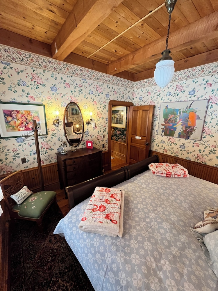 Suite, 2 Bedrooms, Balcony, Lake View photo 2