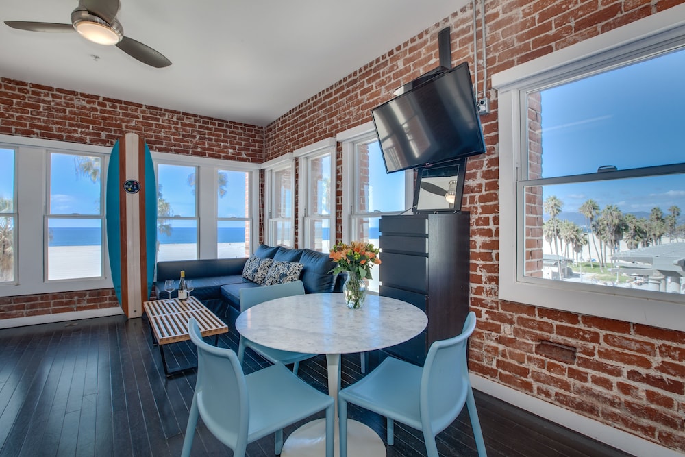Studio Suite With Beachfront Ocean View