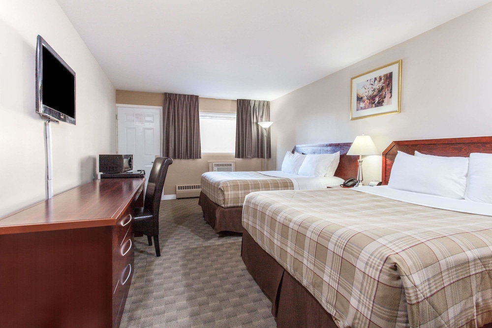 Standard Room, 2 Queen Beds, Non Smoking - Photo 4