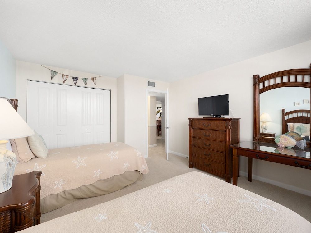Condo (2 Bedrooms) photo 1