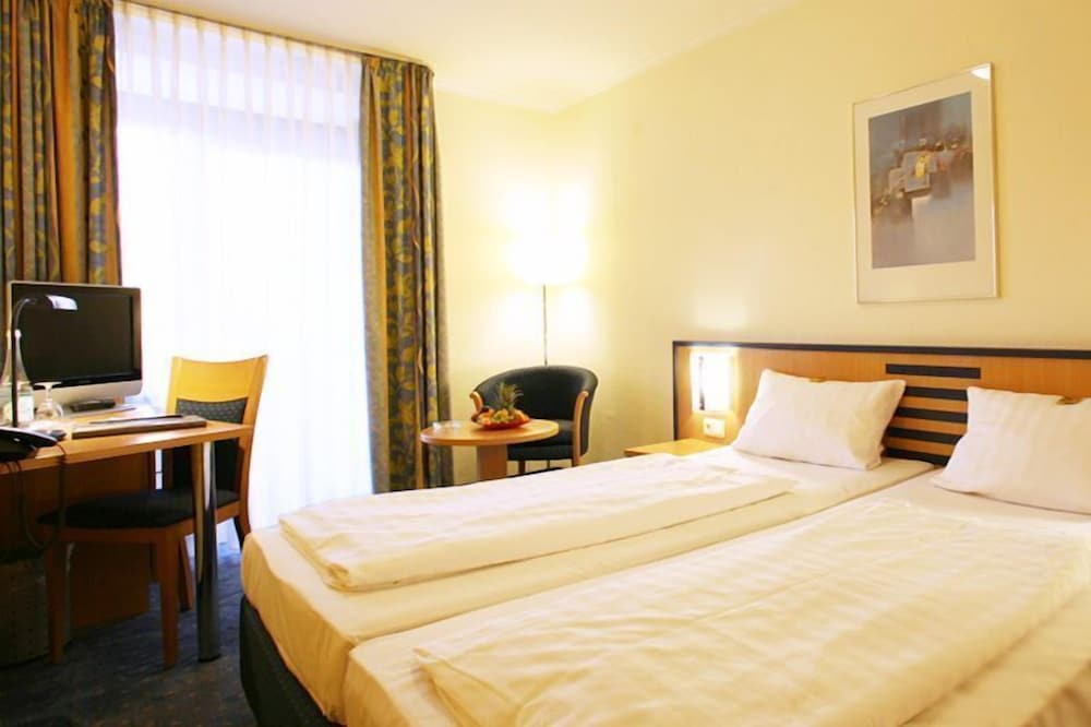 Standard Double or Twin Room photo 3