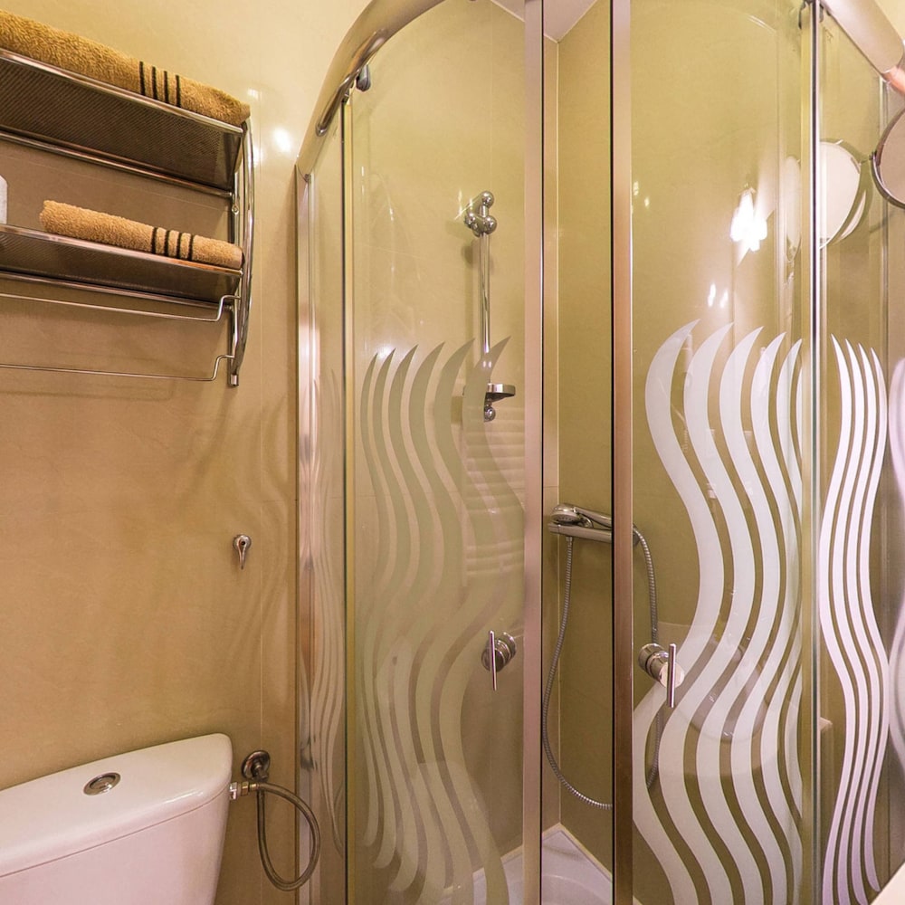 Quadruple Room - Photo 5