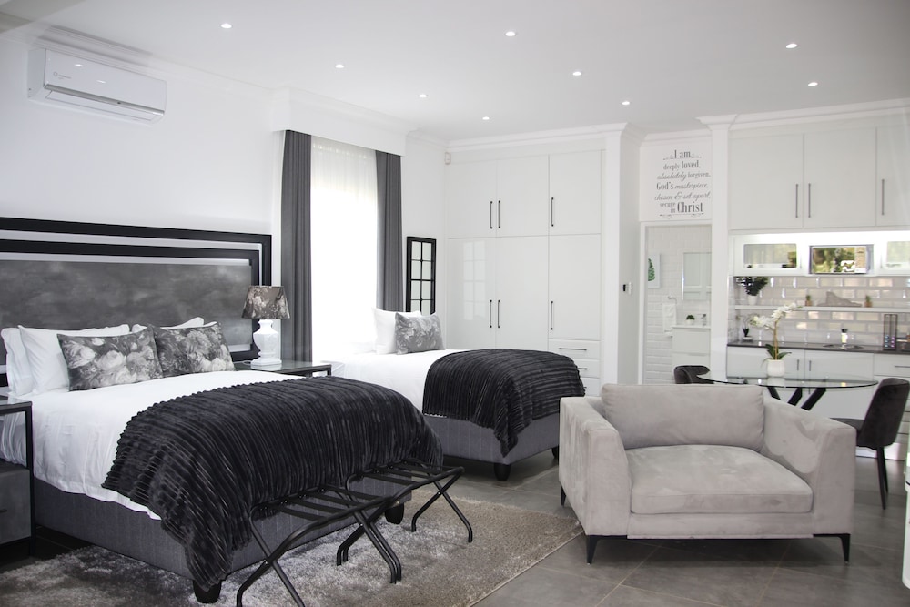 Luxury Triple Room, Patio, Garden View