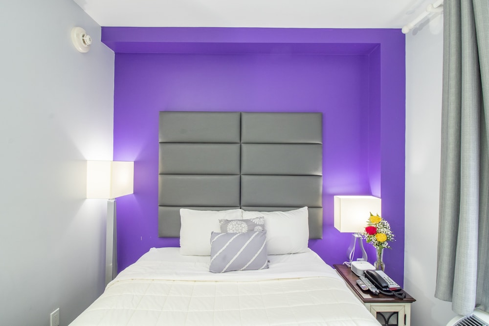 Standard Room 1 Queen Bed City View photo 3