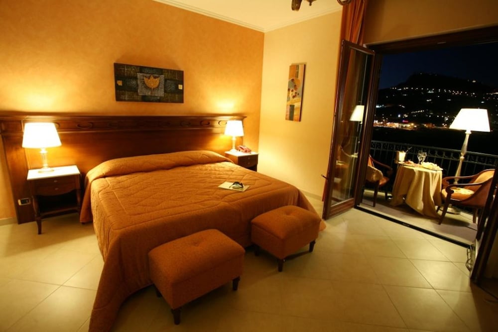 Standard Double or Twin Room - Photo 1