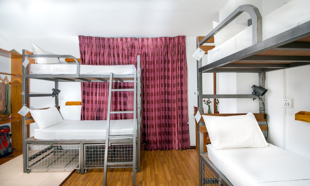 3-Bed Female Dorm photo 3