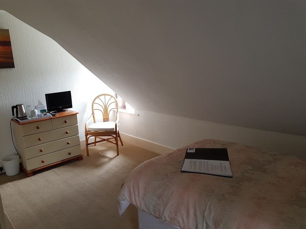 Single Room, Shared Bathroom photo 3