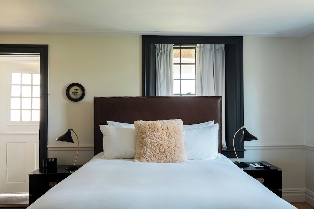 Suite, Balcony