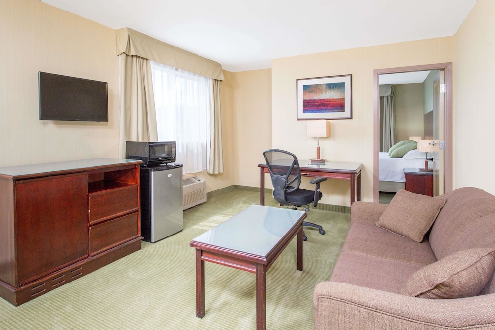 Suite, 1 King Bed with Sofa bed, Non Smoking - Photo 1