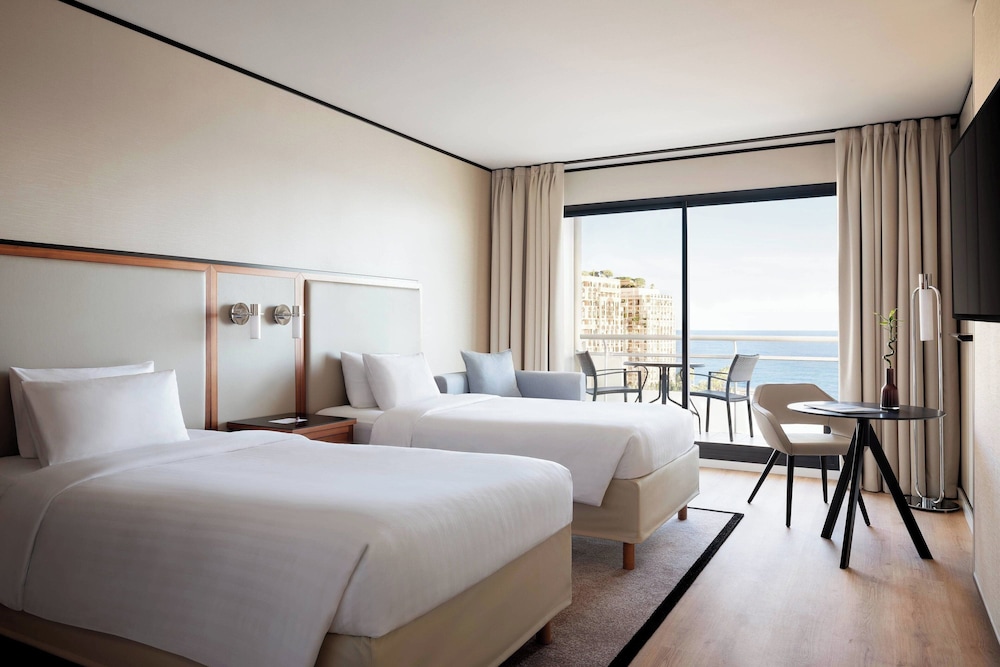 Room, 2 Twin Beds, Sea View (Balcony) thumbnail 5