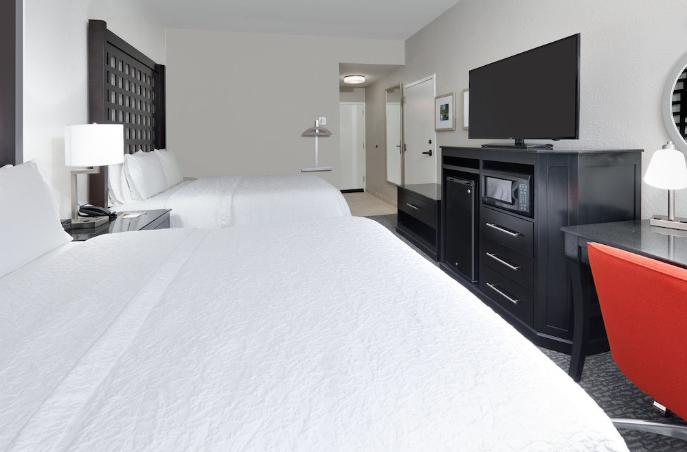 Standard Room, 2 Queen Beds, Non Smoking - Photo 5
