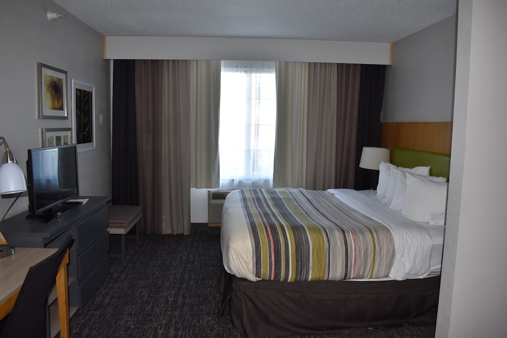 Suite, 1 King Bed, Non Smoking (Extended Stay) - Photo 2