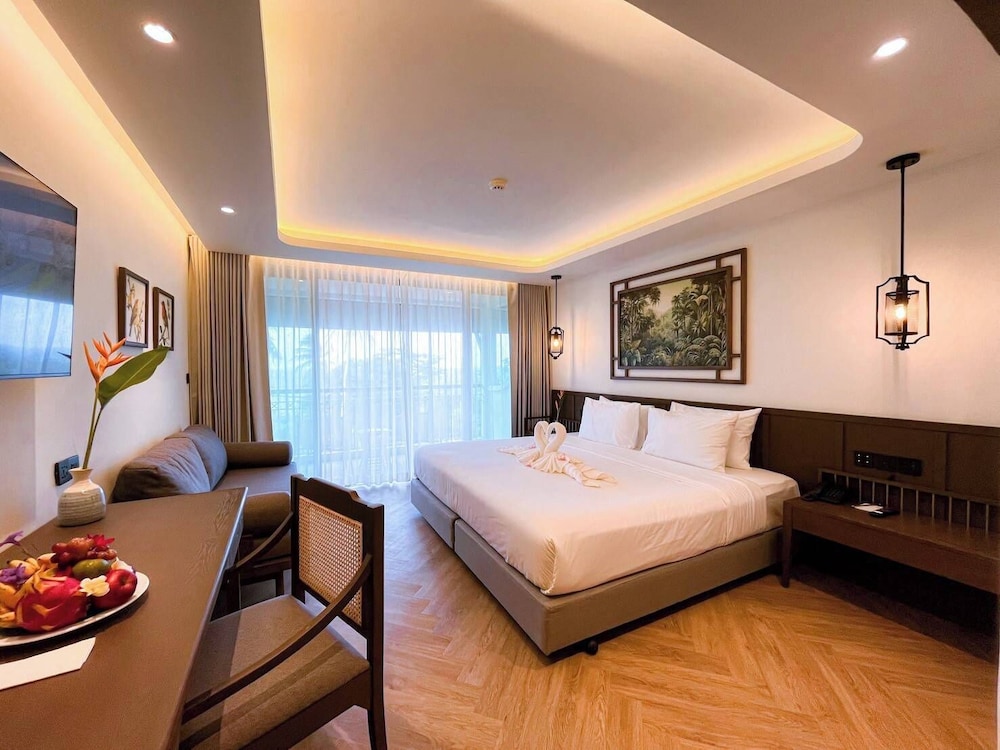 Deluxe Summit Wing Room - Photo 5