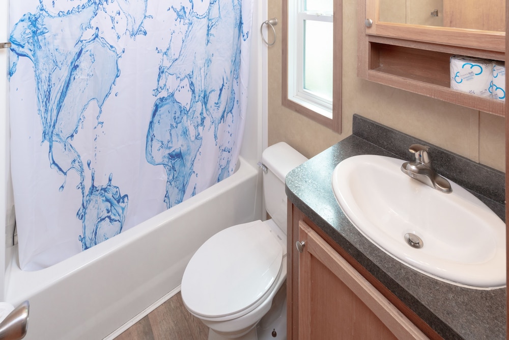 Two Bedroom Family Cottage (Linens not provided) photo 2