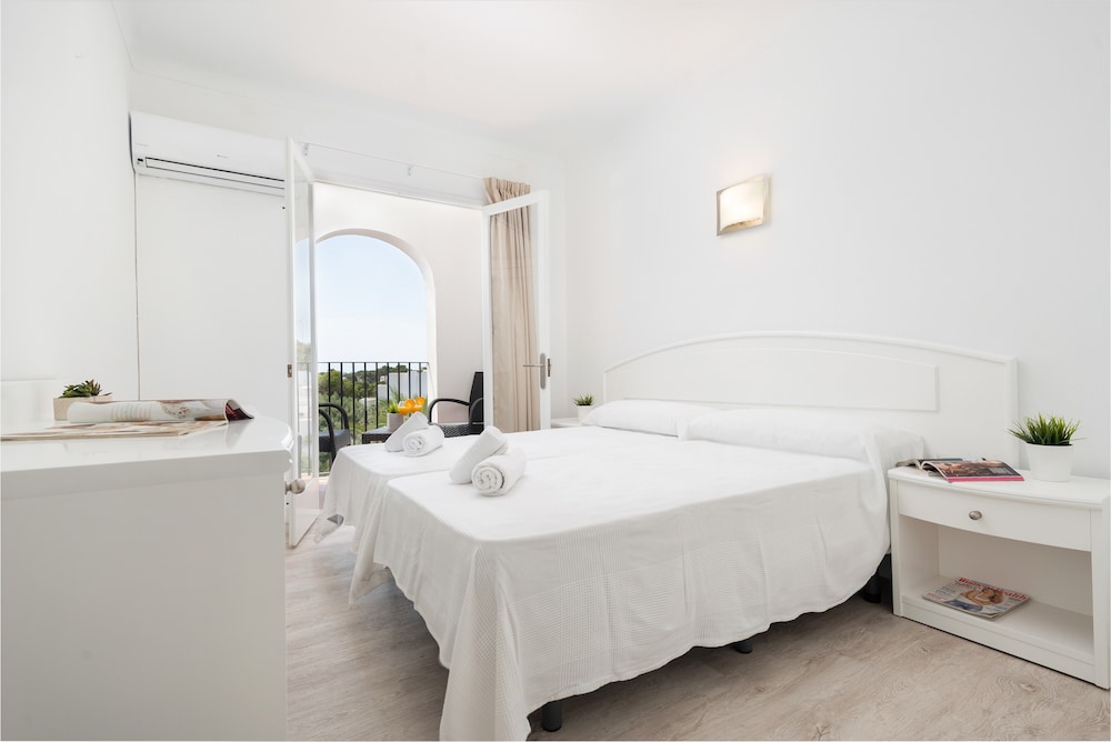 Double Room - Photo 16