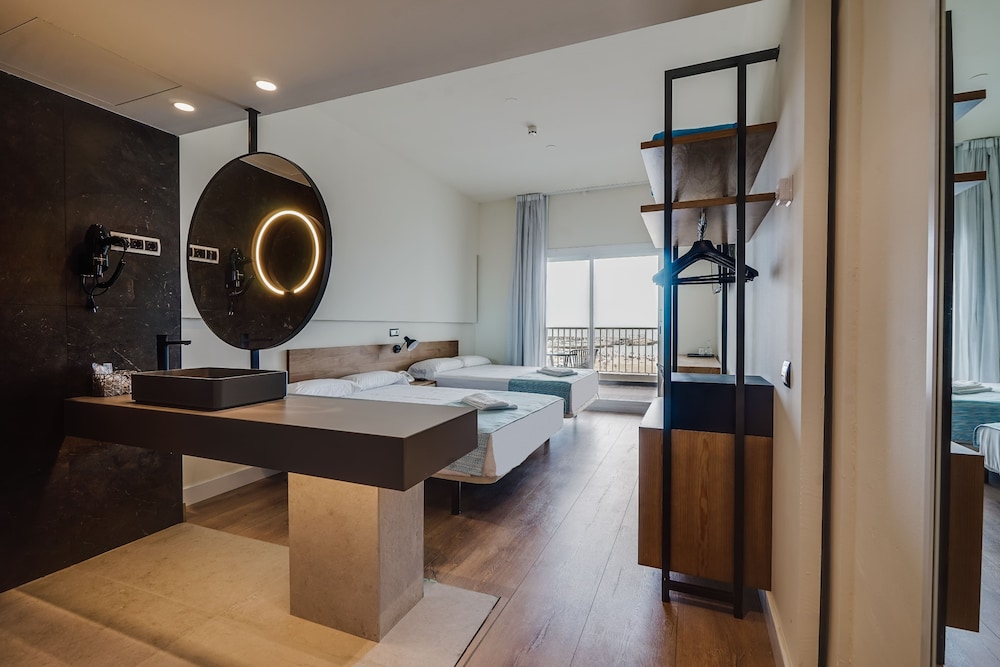 Superior Double with terrace & sea view Occupancy max 2 adults (max adults 2, max children 1) photo 3