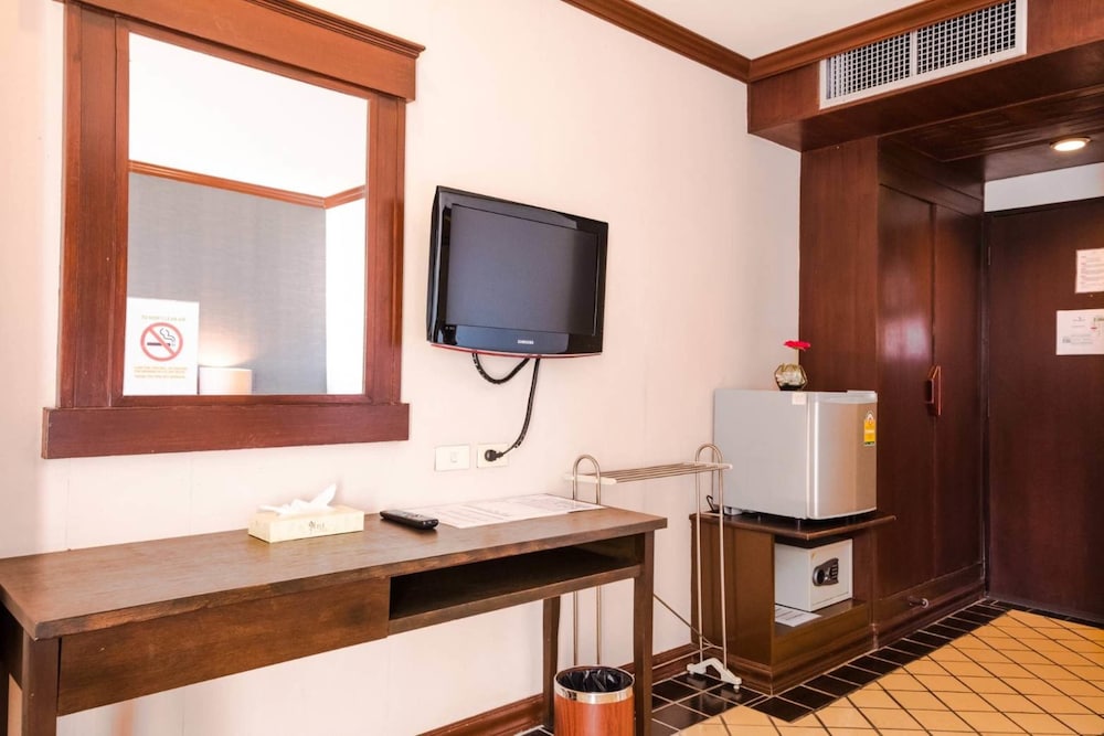Deluxe Room - Photo 22