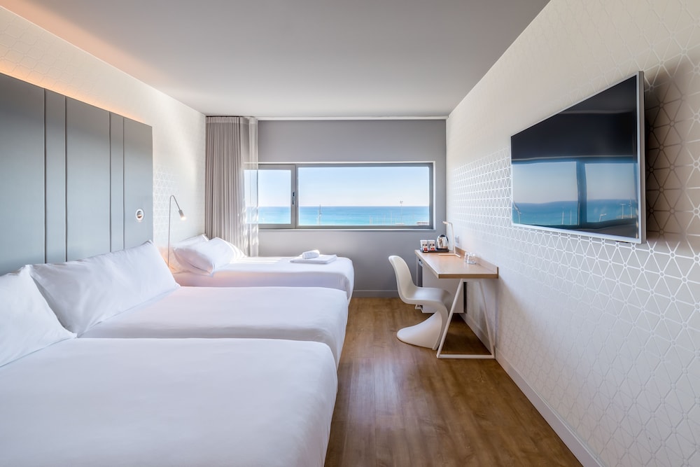 Superior Room (with Extra Bed) photo 3