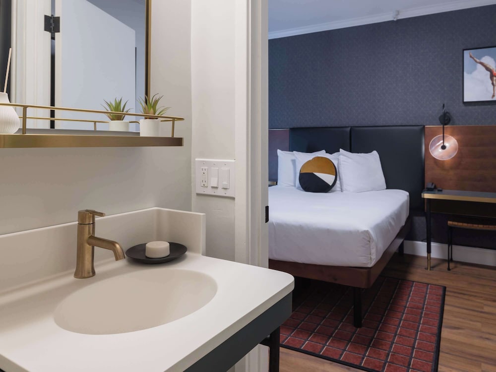 Room, 1 Queen Bed, Accessible (Modern) - Photo 7