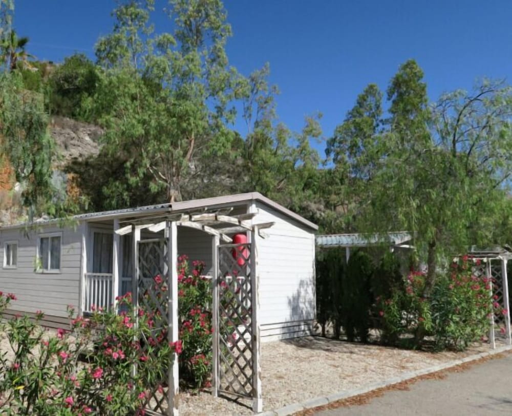 Bungalow (2 adults + 2 children) photo 3