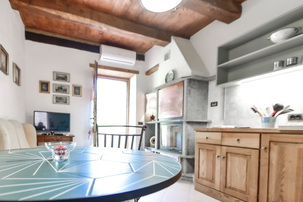 Deluxe Duplex, Hot Tub, Ground Floor photo 2