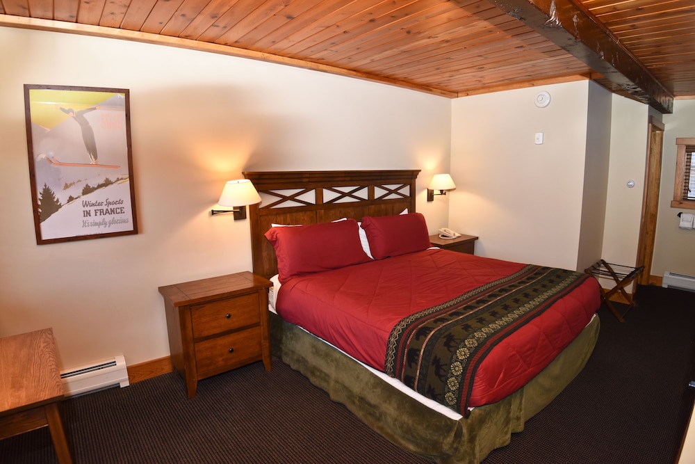 Deluxe Room, 1 King Bed, Mountain View (Not Pet Friendly) photo 1