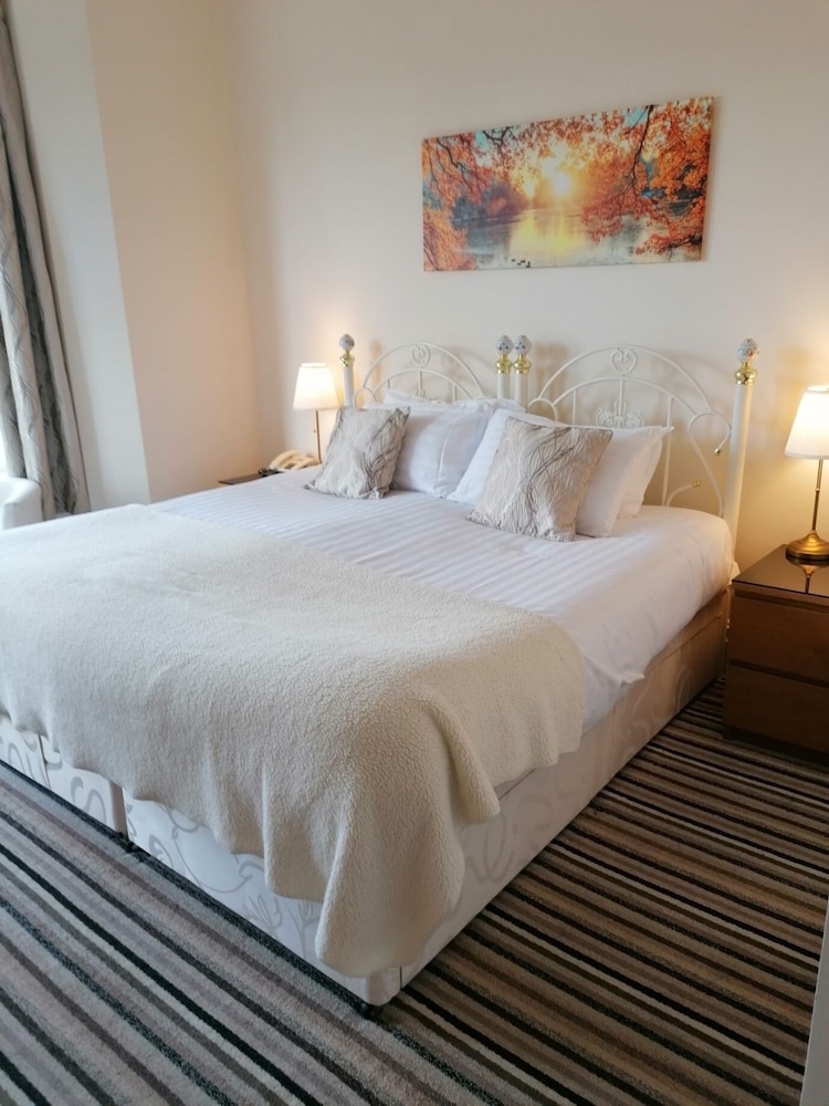 Double or Twin Room, Ensuite (B&B) photo 2