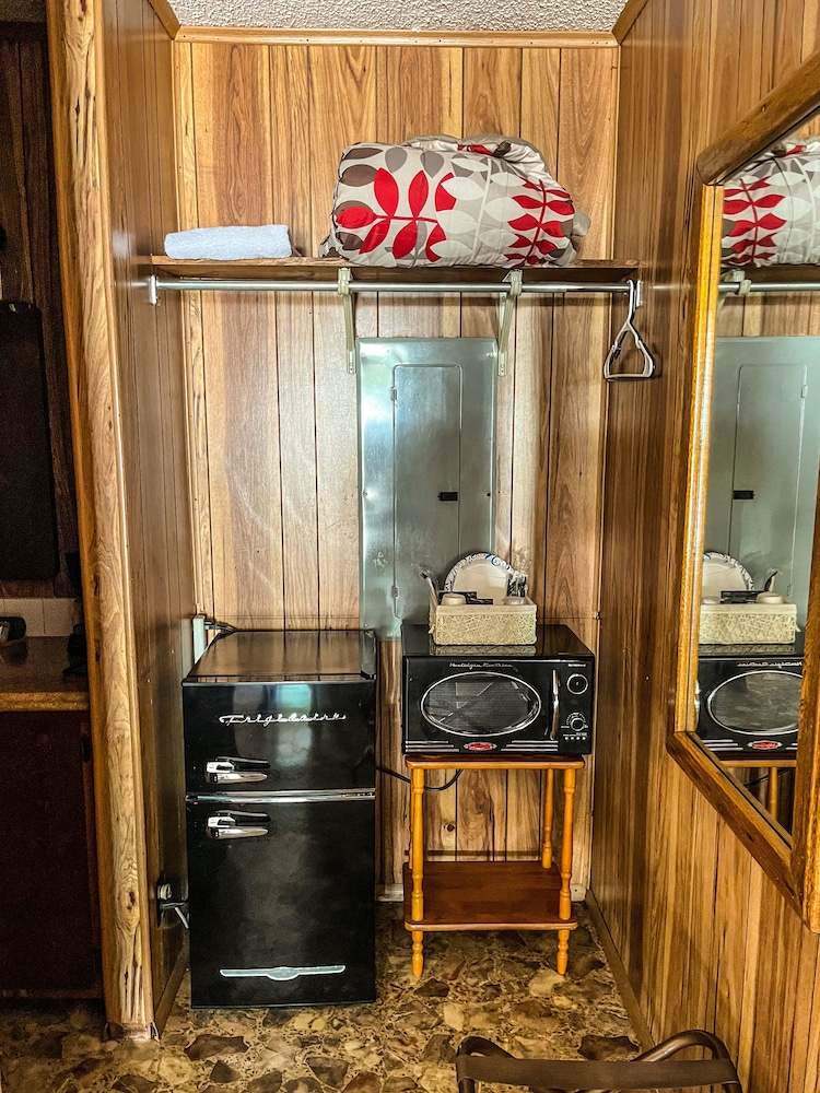 Crappie Cabin Room 5 photo 3