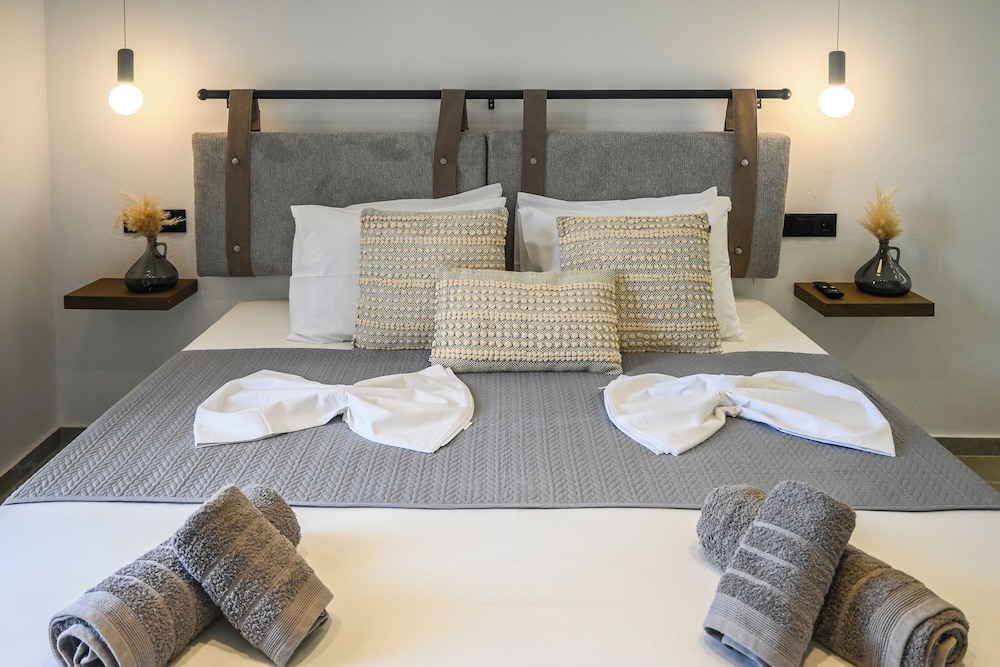 Deluxe Double Room, Balcony, Pool View photo 1